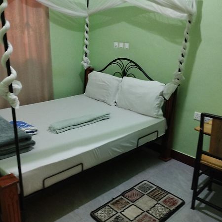 Lake Eyasi Safari Motel Mangola Экстерьер фото