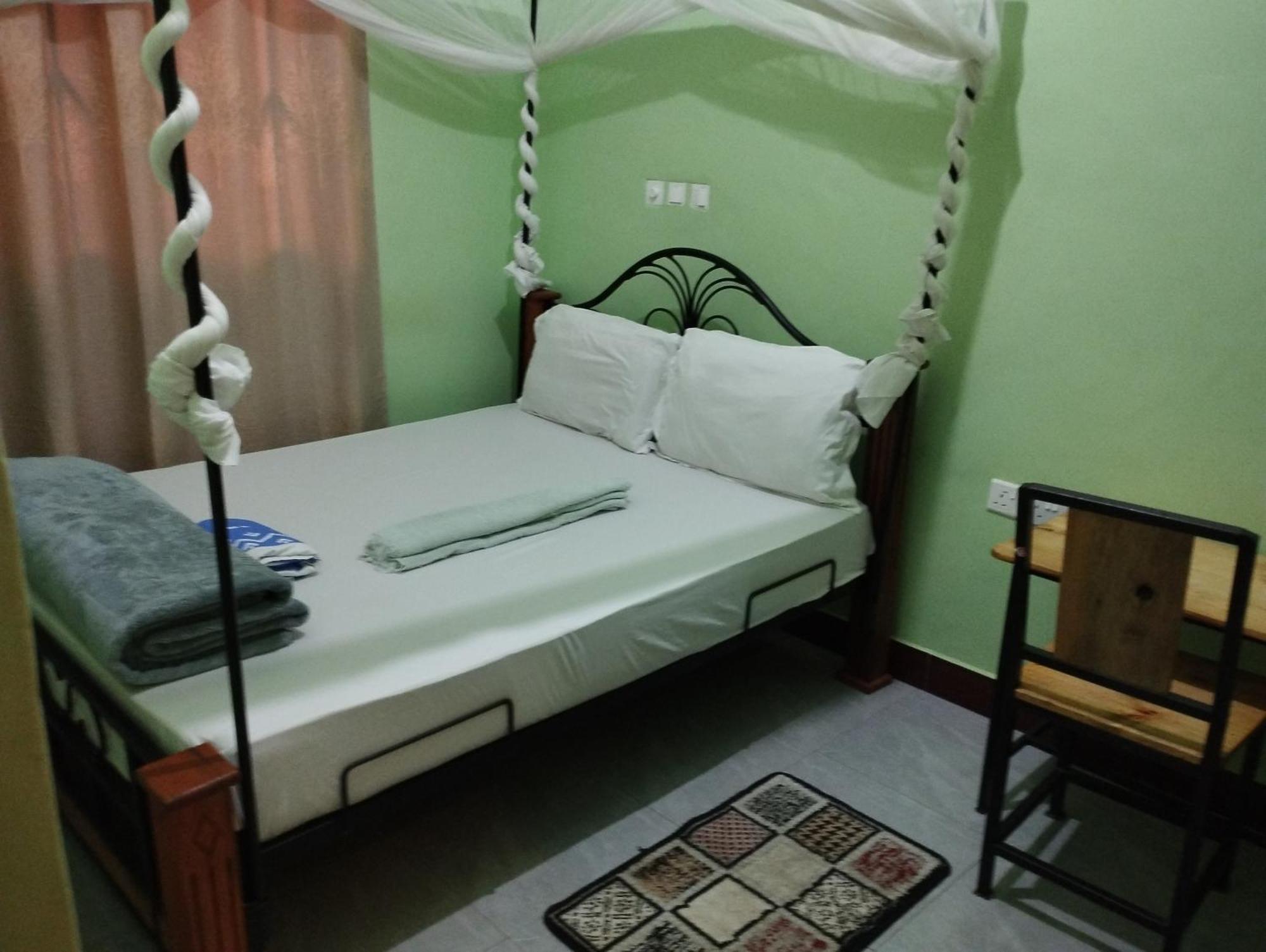 Lake Eyasi Safari Motel Mangola Экстерьер фото